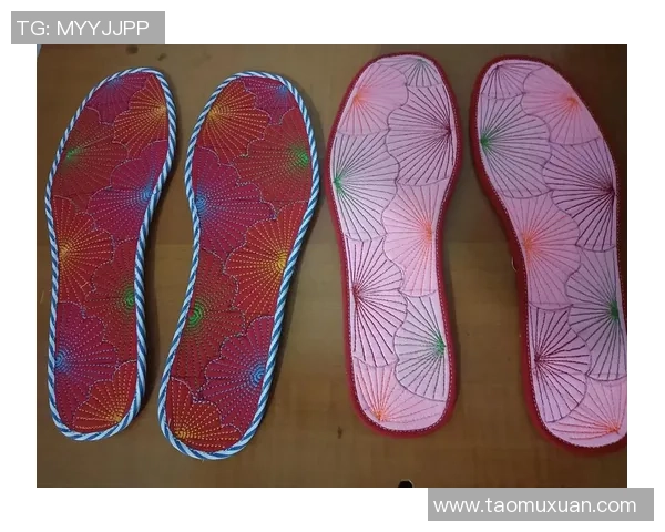 足球明星鞋垫材质解析 如何选择适合自己的足球鞋垫提高运动表现